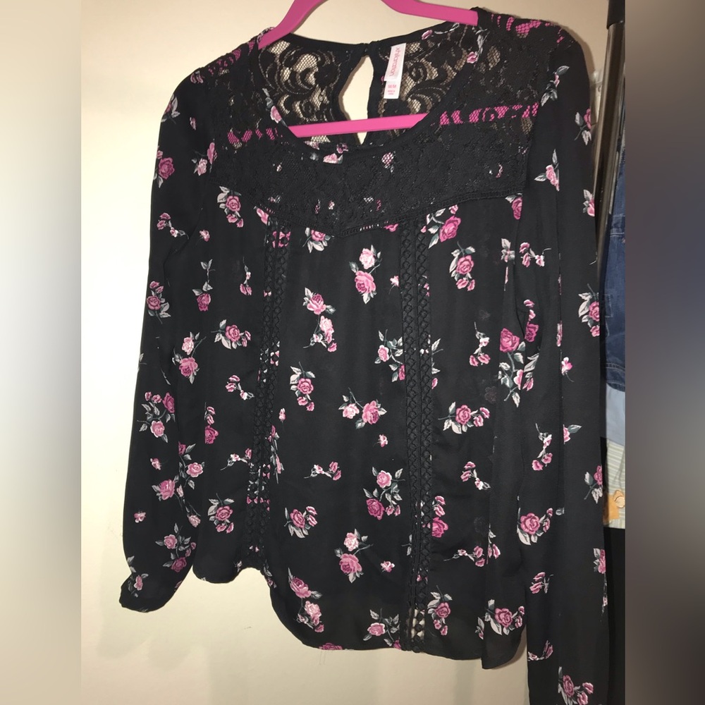 ✨️ 2 for $10 ✨️ Xhilaration long sleeved floral shirt